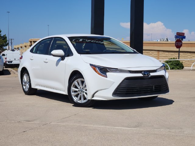 Used 2026 Toyota Corolla LE w/ LE Premium Package FWD image 2