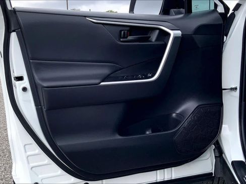 Used 2022 Toyota RAV4 LE image 21