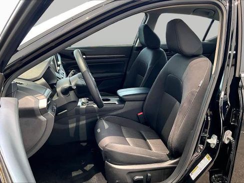 Certified 2025 Nissan Altima 2.5 SV FWD image 8