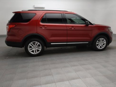 Used 2018 Ford Explorer XLT image 10