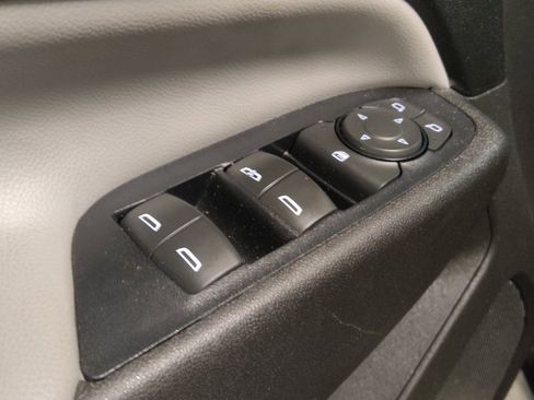 Used 2019 Chevrolet Equinox LT FWD image 27