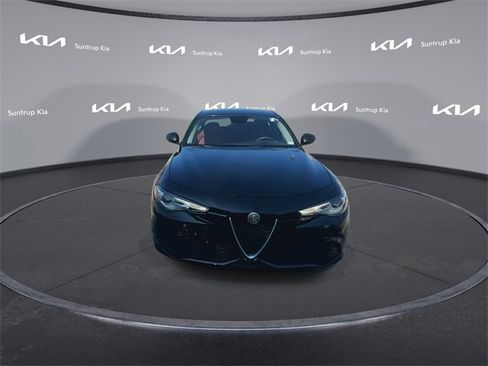 Used 2017 Alfa Romeo Giulia Ti w/ TI 19" Sport Package image 4
