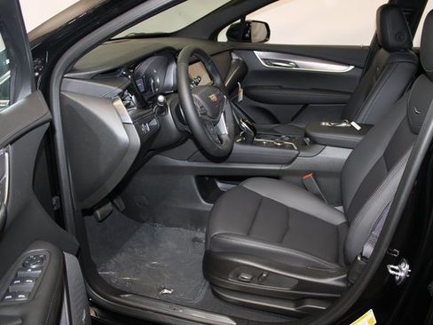 New 2025 Cadillac XT5 Luxury image 4