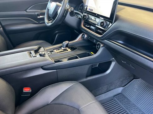 Certified 2025 Toyota Grand Highlander AWD Hybrid image 19