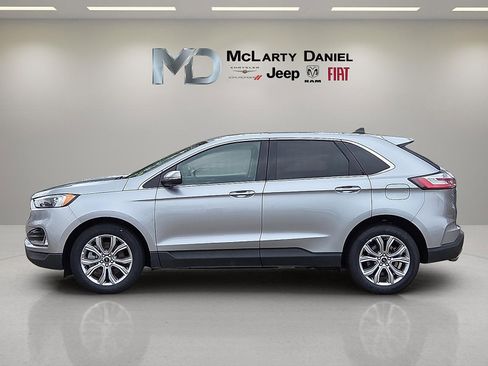 Used 2024 Ford Edge Titanium image 3
