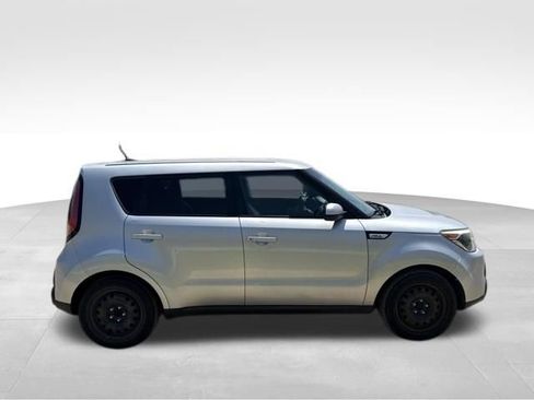 Used 2015 Kia Soul FWD image 2