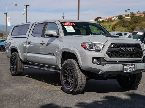Used 2019 Toyota Tacoma TRD Sport w/ Technology Package image 5