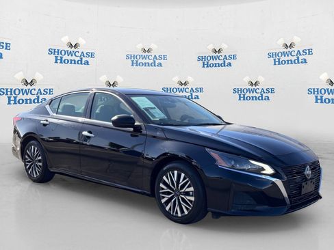 Used 2024 Nissan Altima 2.5 SV FWD image 9