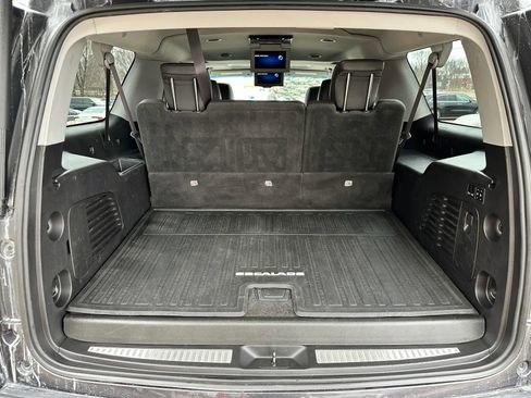 Used 2016 Cadillac Escalade ESV Premium AWD/4WD image 27