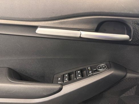 Used 2025 Kia Seltos LX AWD/4WD image 23