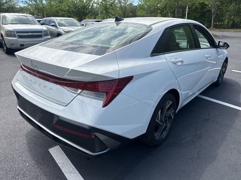 Used 2025 Hyundai Elantra SEL FWD image 16