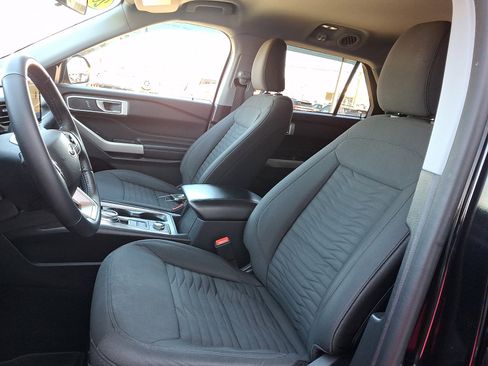 Used 2021 Ford Explorer XLT image 16