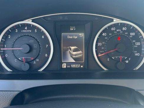 Used 2016 Toyota Camry SE w/ Protection Package (Q2) FWD image 15
