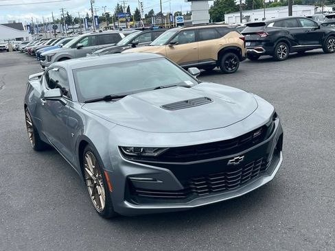 Used 2019 Chevrolet Camaro SS RWD image 5