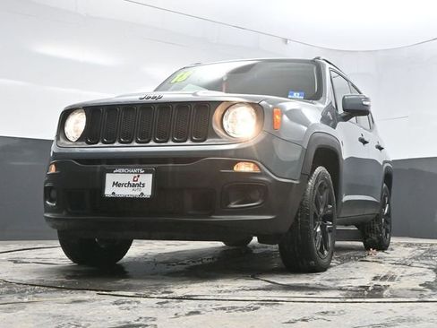 Used 2018 Jeep Renegade Altitude image 27