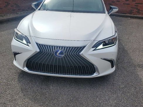 Used 2021 Lexus ES 300h w/ Premium Package image 11