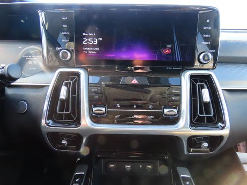 Used 2023 Kia Sorento SX image 24