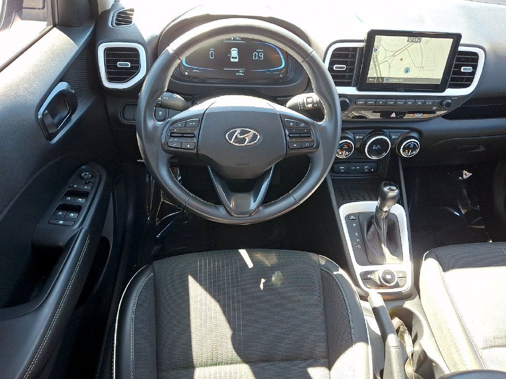 Used 2024 Hyundai Venue Limited FWD image 11