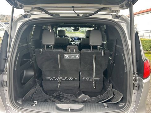 Used 2020 Chrysler Pacifica Touring-L w/ Advanced Safetytec Group image 15