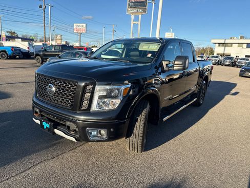Used 2017 Nissan Titan PRO-4X image 3