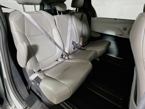 Certified 2025 Toyota Sienna XLE FWD image 25