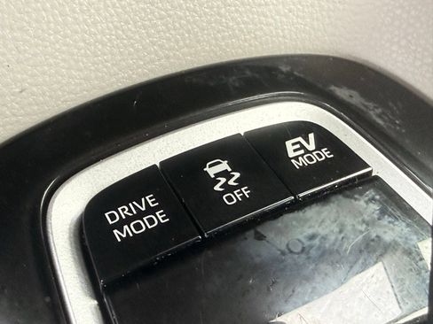 Used 2025 Toyota Corolla LE FWD image 22