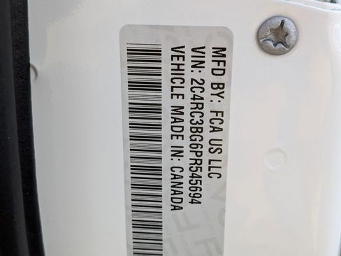 Certified 2023 Chrysler Pacifica Touring-L image 29