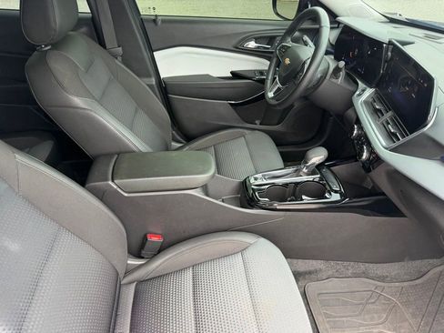 Used 2024 Chevrolet Trax LT w/ Driver Confidence Package FWD image 16