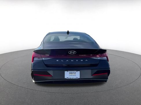 Used 2025 Hyundai Elantra SEL image 12