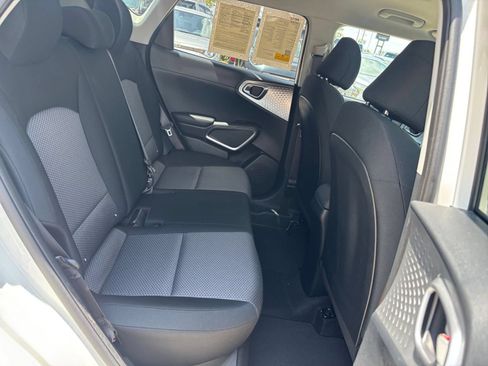 Used 2025 Kia Soul LX w/ LX Technology Package FWD image 19
