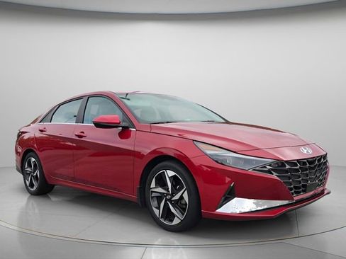 Used 2022 Hyundai Elantra Limited FWD image 4
