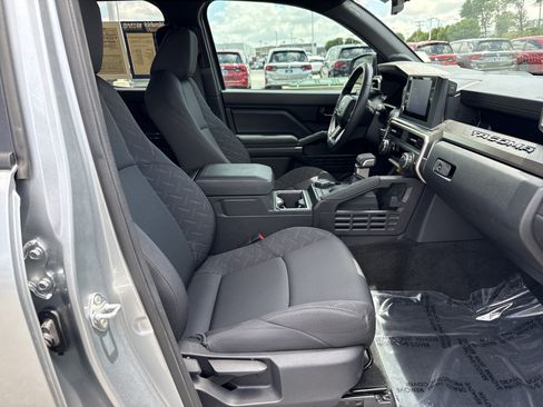 Used 2024 Toyota Tacoma SR5 w/ SR5 Upgrade Package AWD/4WD image 33