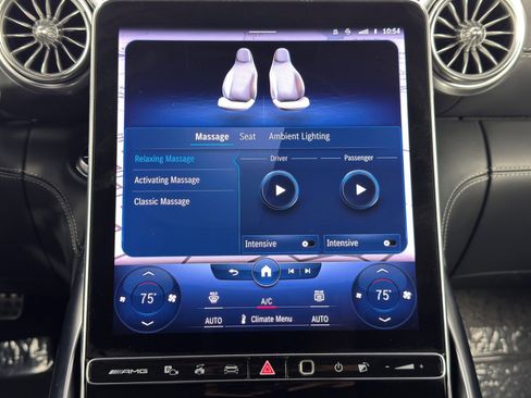 Used 2022 Mercedes-Benz SL 55 AMG 4MATIC w/ Driver Assistance Package image 33