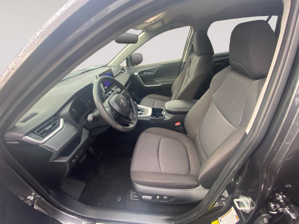 Used 2024 Toyota RAV4 XLE AWD/4WD image 9