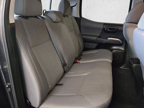 Used 2018 Toyota Tacoma SR5 RWD image 19