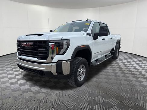 Used 2024 GMC Sierra 2500 Pro w/ Convenience Package image 4