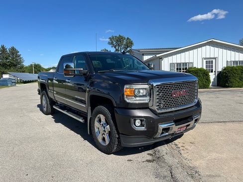 Used 2016 GMC Sierra 2500 Denali w/ Duramax Plus Package AWD/4WD image 3