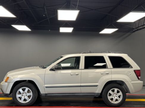 Used 2009 Jeep Grand Cherokee Laredo image 3