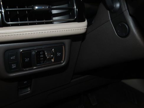 Used 2022 Lincoln Nautilus Reserve w/ Equipment Group 201A AWD/4WD image 11