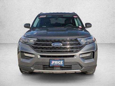 Used 2021 Ford Explorer XLT w/ Equipment Group 202A image 2
