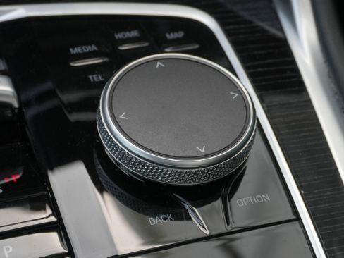 Certified 2025 BMW X6 xDrive40i w/ Climate Comfort Package image 25