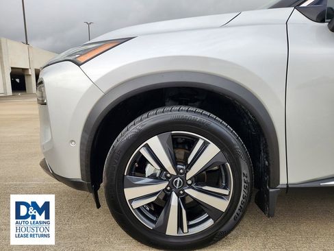 Used 2022 Nissan Rogue SL w/ SL Premium Package image 4