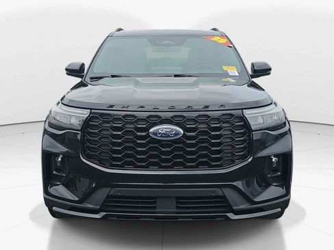 Used 2025 Ford Explorer ST-Line w/ ST-Line Street Pack AWD/4WD image 8
