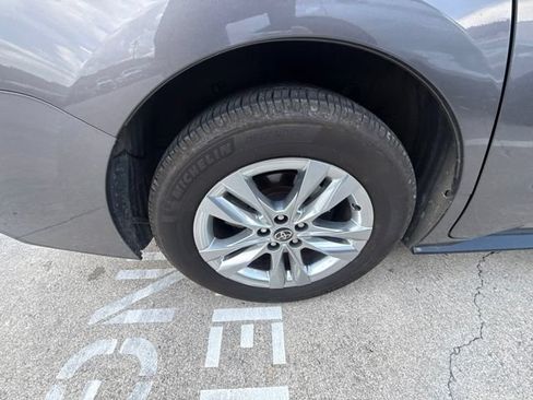 Used 2021 Toyota Sienna Limited FWD image 11