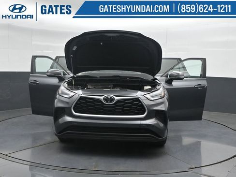 Used 2023 Toyota Highlander L FWD image 59