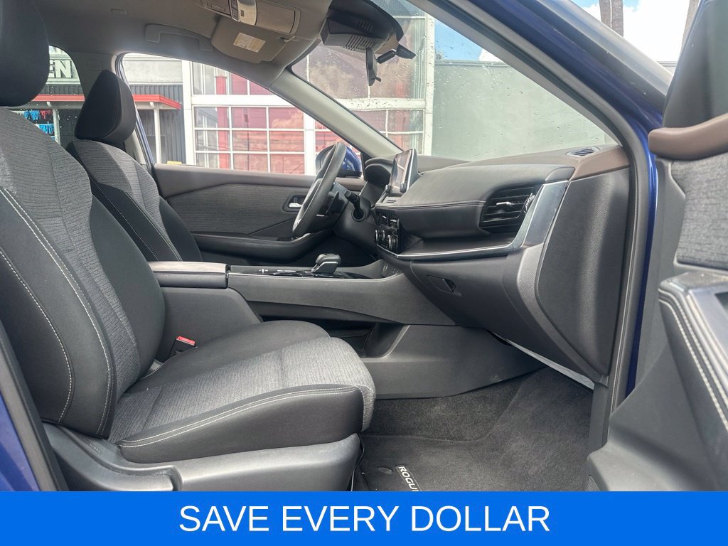 Used 2022 Nissan Rogue SV FWD image 16
