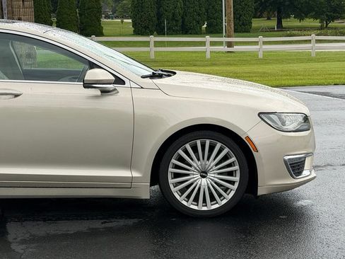 Used 2017 Lincoln MKZ Reserve FWD image 9