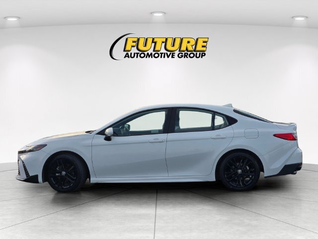 Certified 2025 Toyota Camry SE FWD image 9
