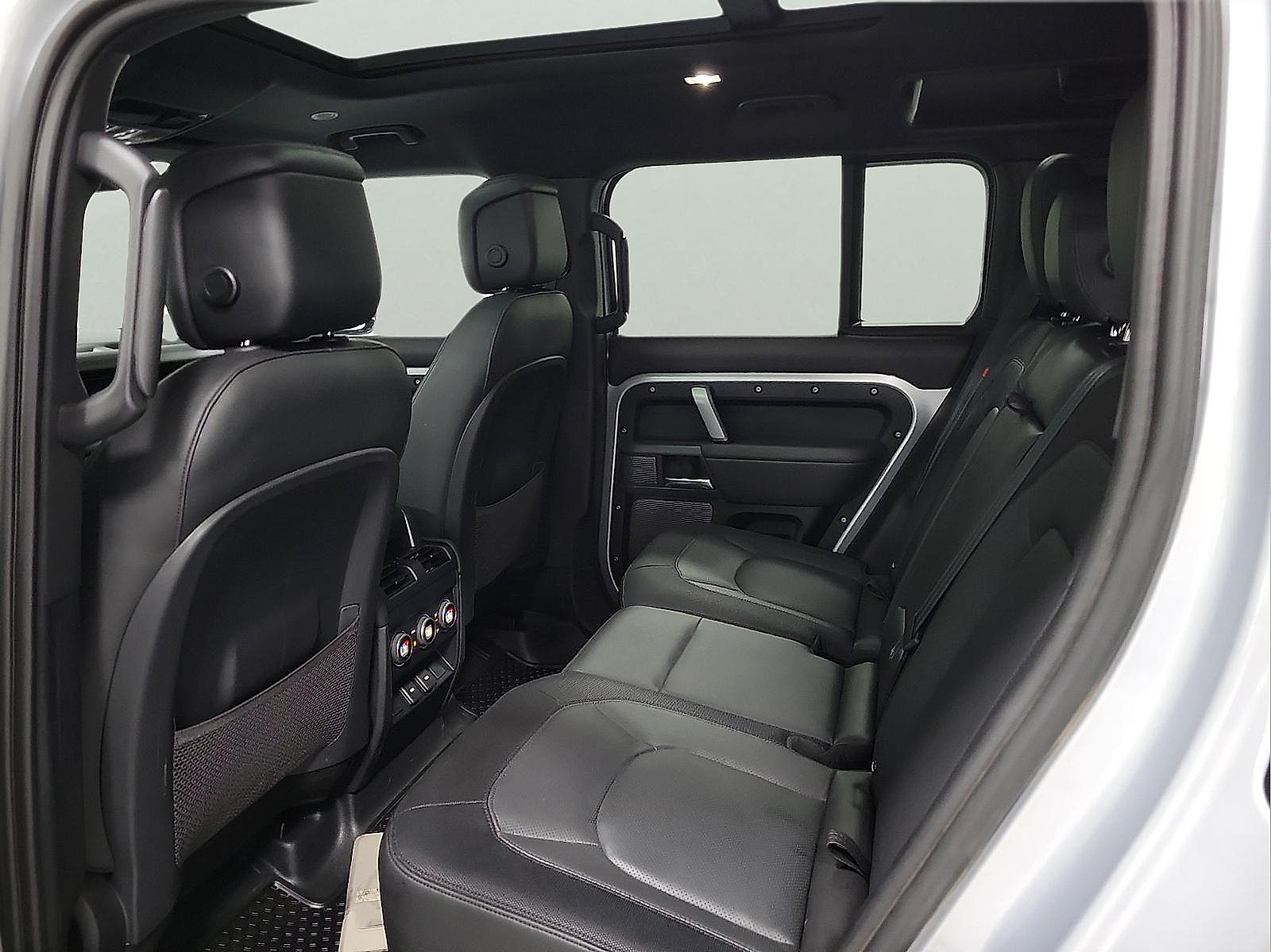 Used 2023 Land Rover Defender 110 X-Dynamic SE AWD/4WD image 9