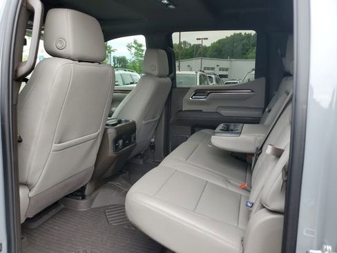 Used 2024 Chevrolet Silverado 1500 LT Trail Boss w/ Convenience Package II AWD/4WD image 15